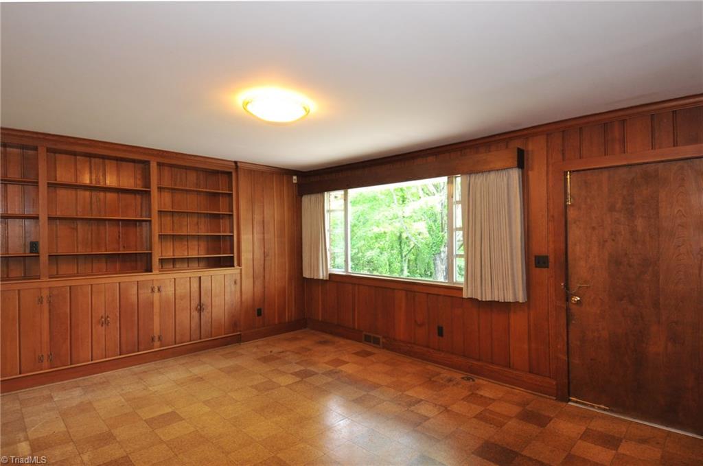 2734 Spring Garden Road Winston-Salem, NC 27106 - Photo 4 of 15 Den