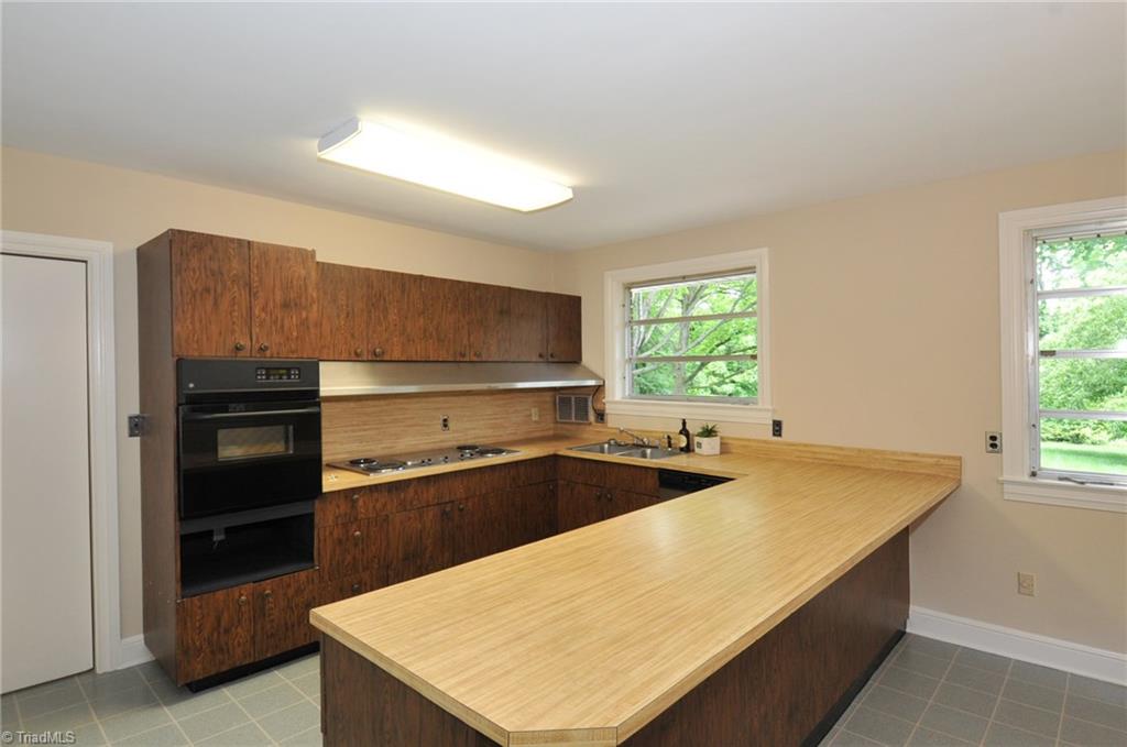2734 Spring Garden Road Winston-Salem, NC 27106 - Photo 5 of 15 Kitchen
