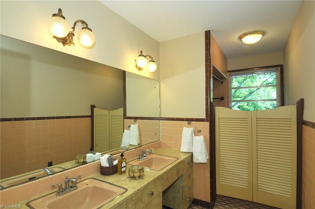 2734 Spring Garden Road Winston-Salem, NC 27106 - Photo 9 of 15 Hall Bath