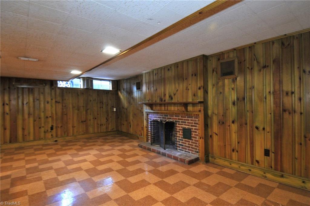 2734 Spring Garden Road Winston-Salem, NC 27106 - Photo 10 of 15 Playroom