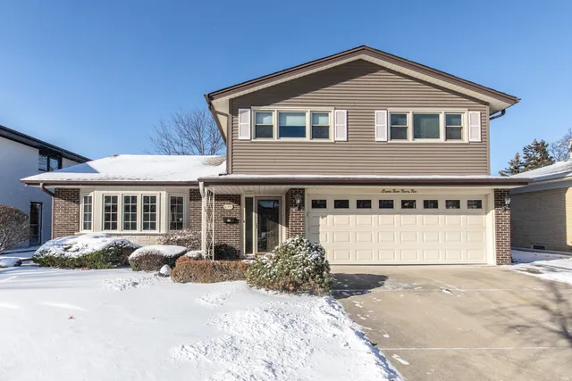 $795,000 | 8332 North Knight Avenue, Niles, IL 60714