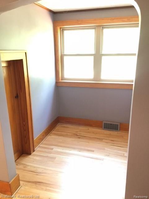 6215 Fenton Road Flint, MI 48507 - Photo 34 of 43