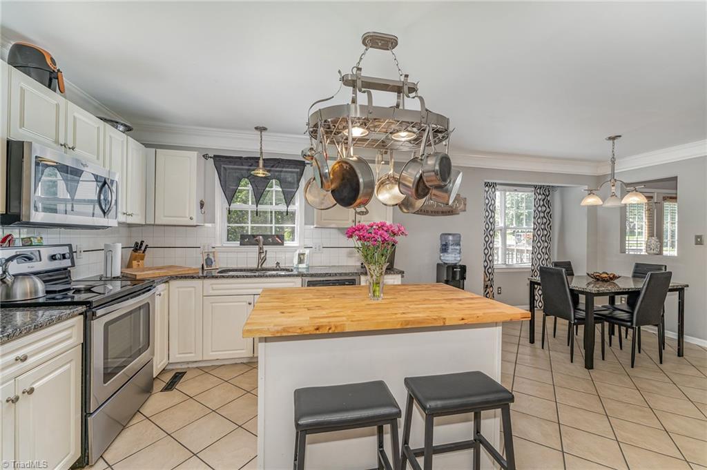 1768 Harper Spring Drive Clemmons, NC 27012 - Photo 14 of 38 Large Kitchen