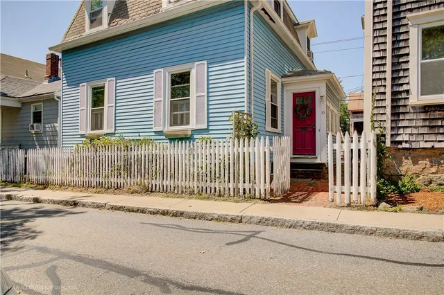 $2,800 | 36 Dixon Street, Newport, RI 02840