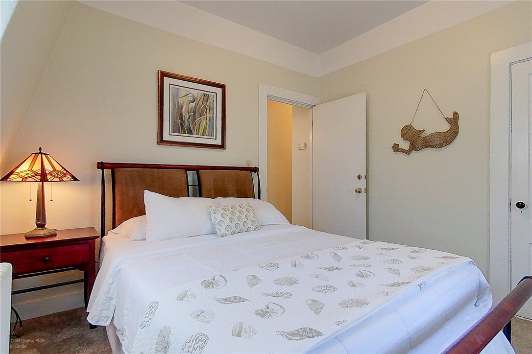 36 Dixon Street Newport, RI 02840 - Photo 16 of 24