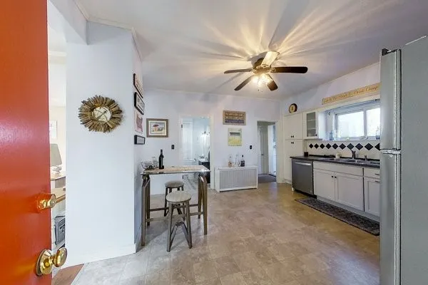 $2,800 | 36 Dixon Street, Newport, RI 02840