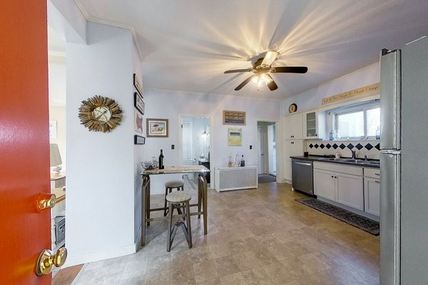 36 Dixon Street Newport, RI 02840 - Photo 2 of 24