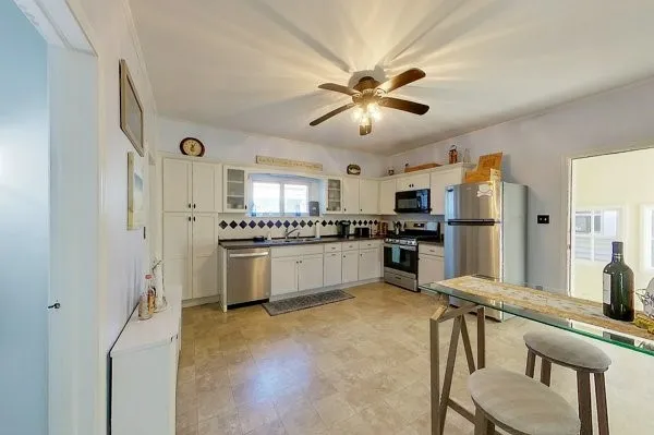 $2,800 | 36 Dixon Street, Newport, RI 02840