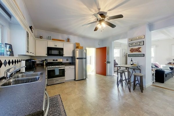 36 Dixon Street Newport, RI 02840 - Photo 4 of 24