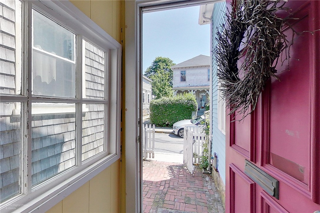 36 Dixon Street Newport, RI 02840 - Photo 10 of 24