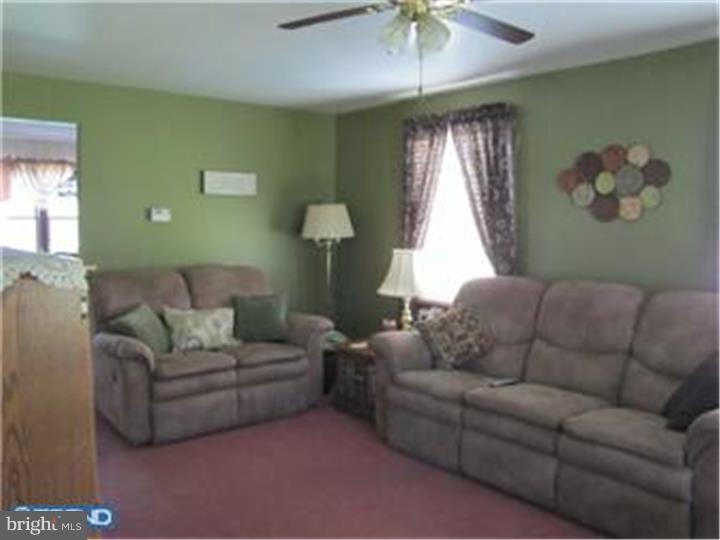 62 Quaker Road Mickleton, NJ 08056 - Photo 6 of 22 Living Room