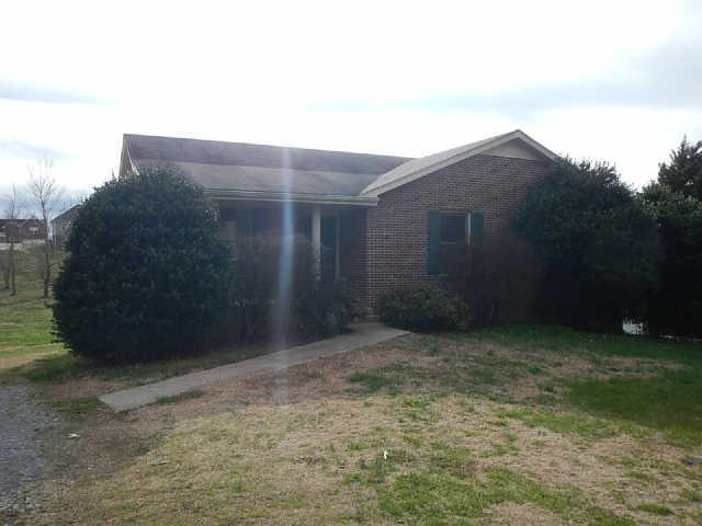 228 Hawkins Road Clarksville, TN 37040 - Photo 1 of 9 Gallery Image 1