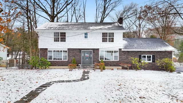 $589,000 | 432 Robin Lane, Vestal, NY 13850