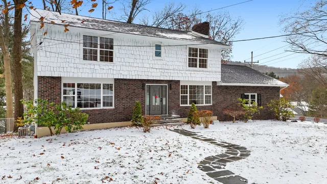 $589,000 | 432 Robin Lane, Vestal, NY 13850