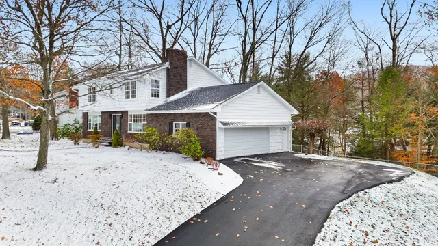 $589,000 | 432 Robin Lane, Vestal, NY 13850