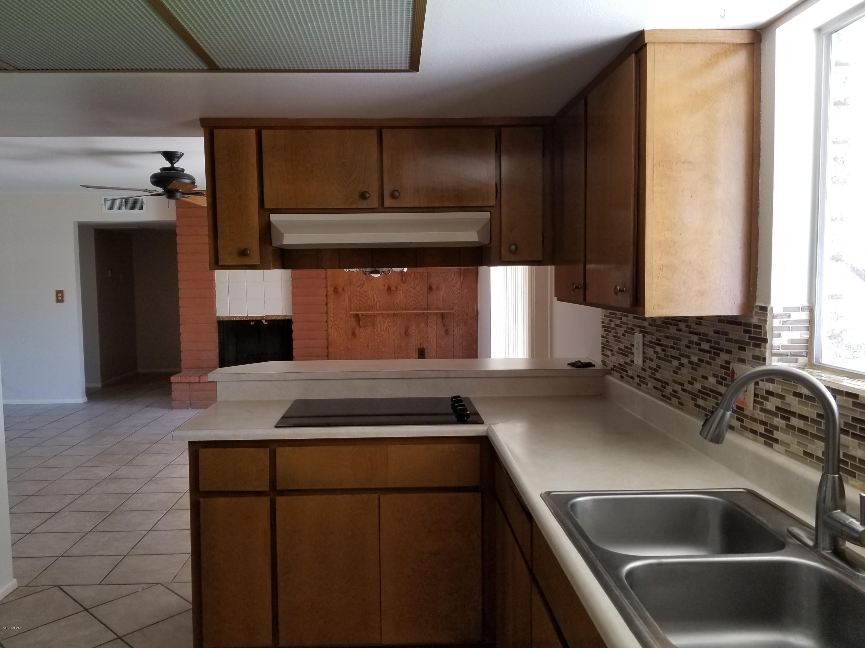 4221 West Redfield Road Phoenix, AZ 85053 - Photo 14 of 16 Kitchen