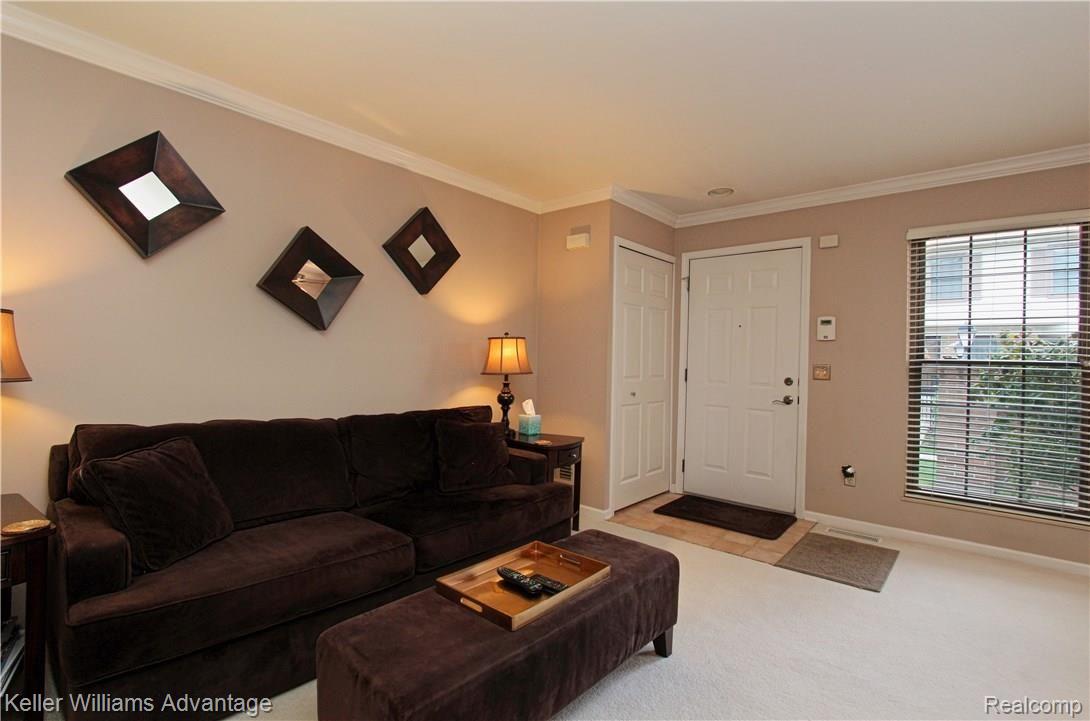 22108 Edgewater Novi, MI 48375 - Photo 5 of 16 IMG_2813.JPG