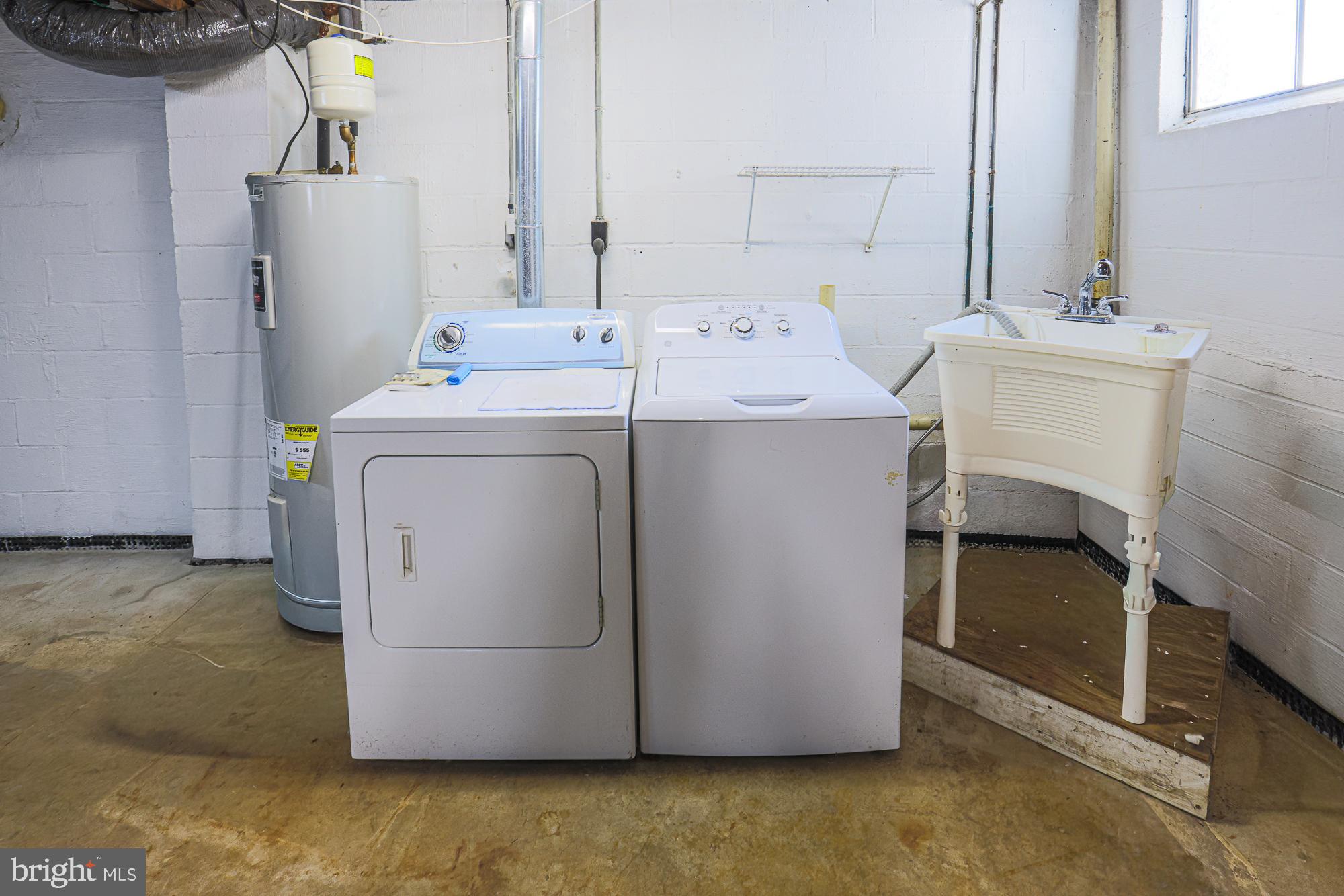 7933 34th Street Rosedale, MD 21237 - Photo 23 of 32 a utility room with dryer and washer