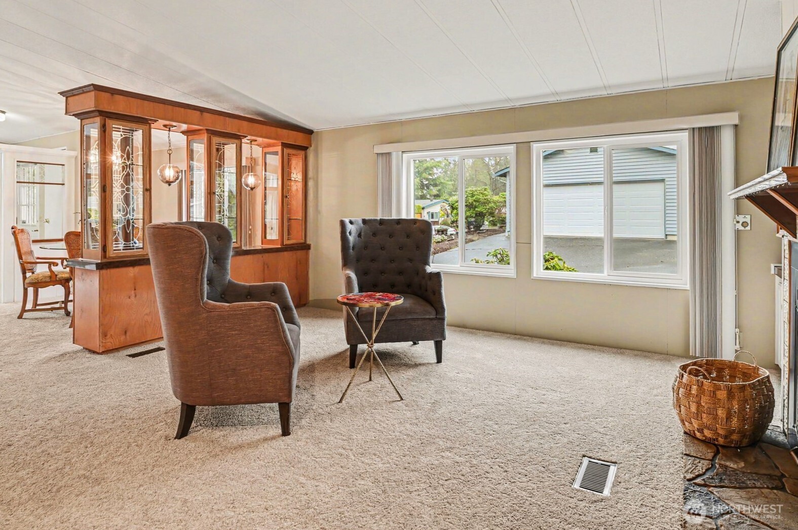 17308 Woodcrest Drive Northeast Bothell, WA 98011 - Photo 21 of 38 a living room with furniture and a window
