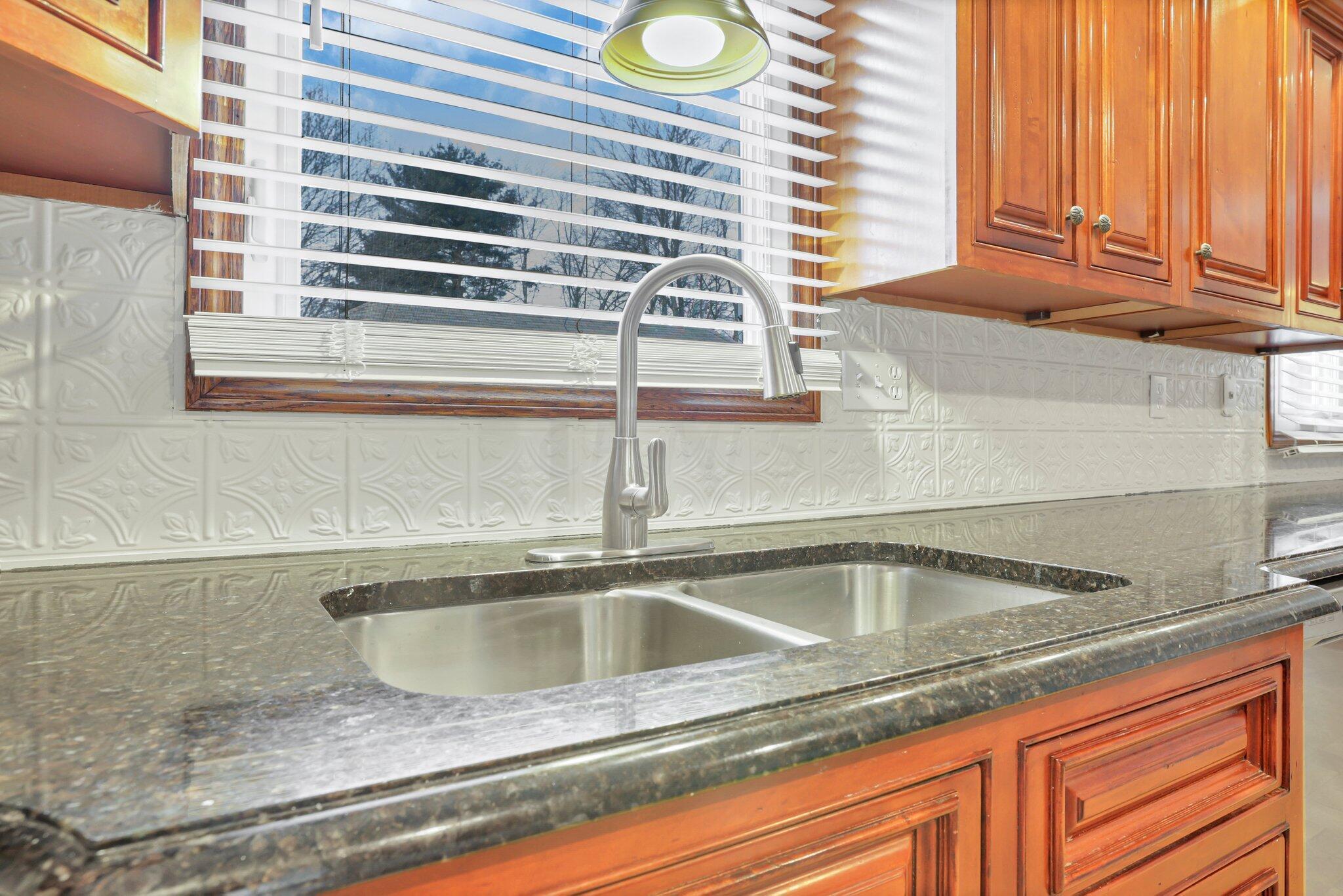 252 Derby Downs Road Newark, OH 43055 - Photo 19 of 64 Kitchen