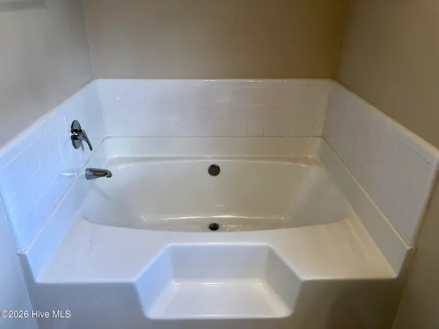 $2,000 | 804 Pine Valley Court, Jacksonville, NC 28546