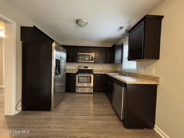 $2,000 | 804 Pine Valley Court, Jacksonville, NC 28546