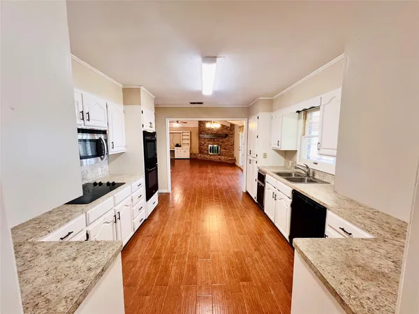$549,900 | 204 Primrose Lane, Hemphill, TX 75948