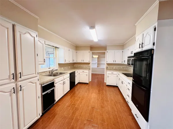 $549,900 | 204 Primrose Lane, Hemphill, TX 75948