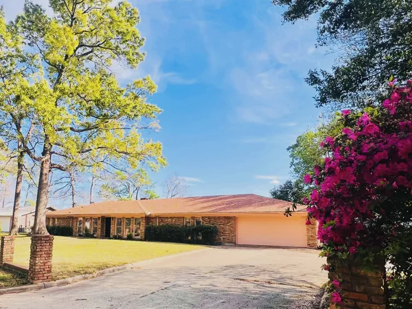 $549,900 | 204 Primrose Lane, Hemphill, TX 75948