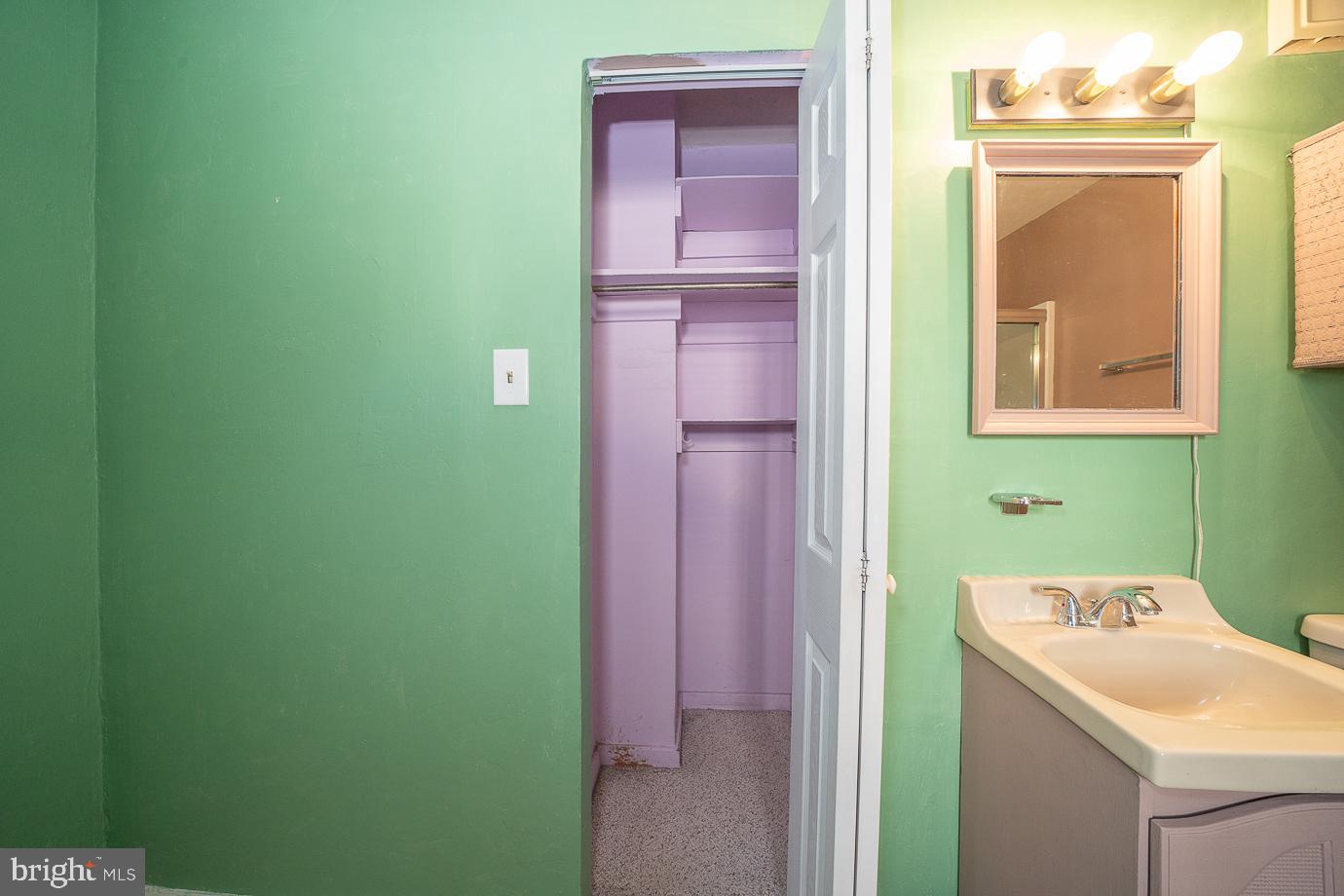 28 Delmont Road Newtown Square, PA 19073 - Photo 41 of 65 Bathroom for Primary Bedroom