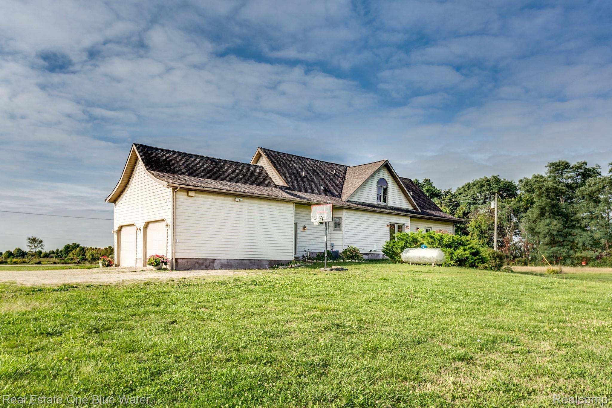 9586 Norman Road Avoca, MI 48006 - Photo 4 of 40 9586 Norman Rd-4.JPG