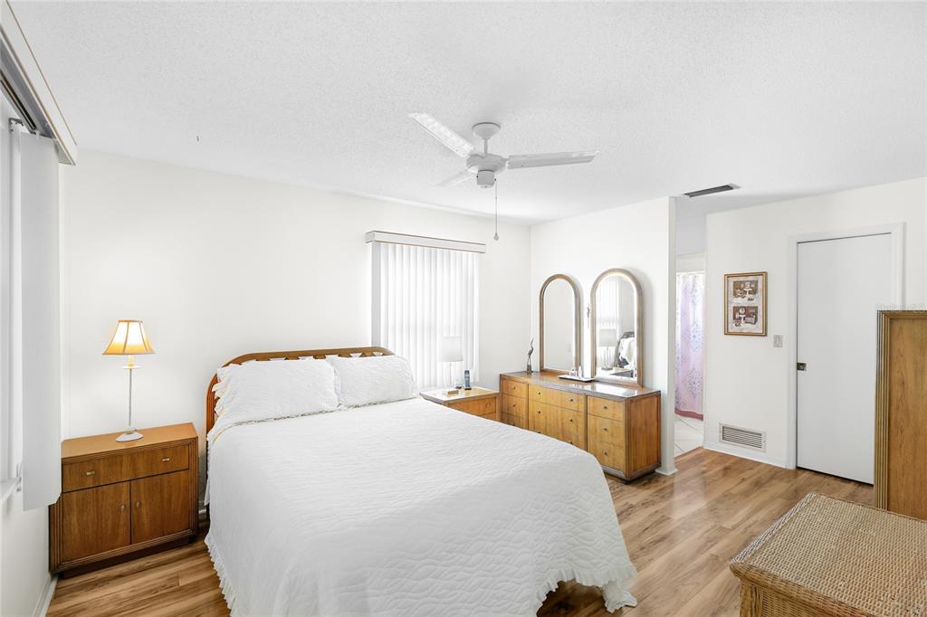 1220 Falcon Road Venice, FL 34293 - Photo 16 of 55 Gallery Image 16