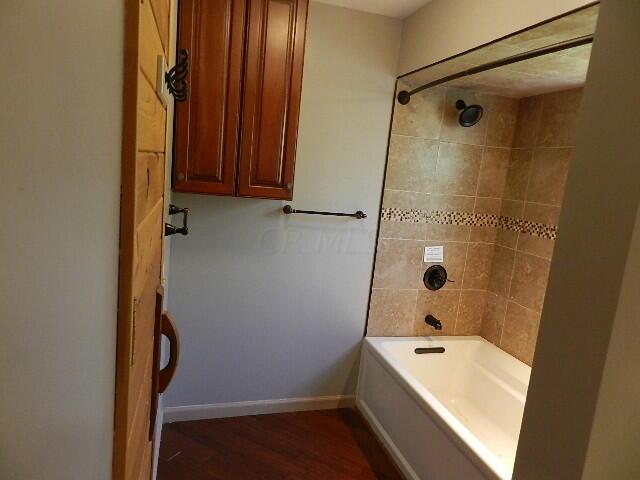 2647 Ferris Road Columbus, OH 43224 - Photo 24 of 30 Owner's full bath