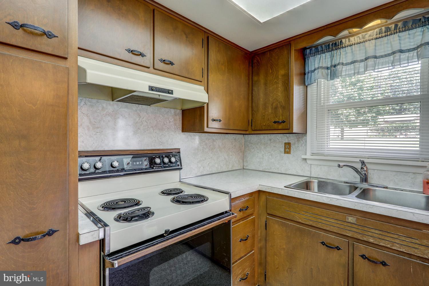 1053 Nissley Road Lancaster, PA 17601 - Photo 16 of 29 Electric cooking