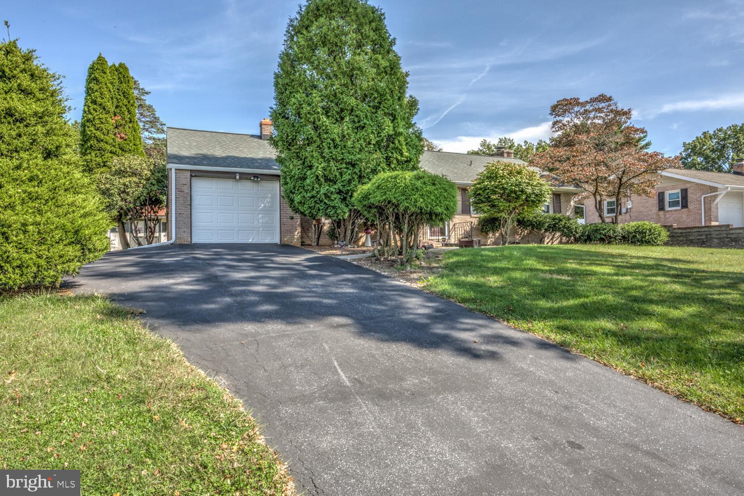 1053 Nissley Road Lancaster, PA 17601 - Photo 5 of 29 Large driveway