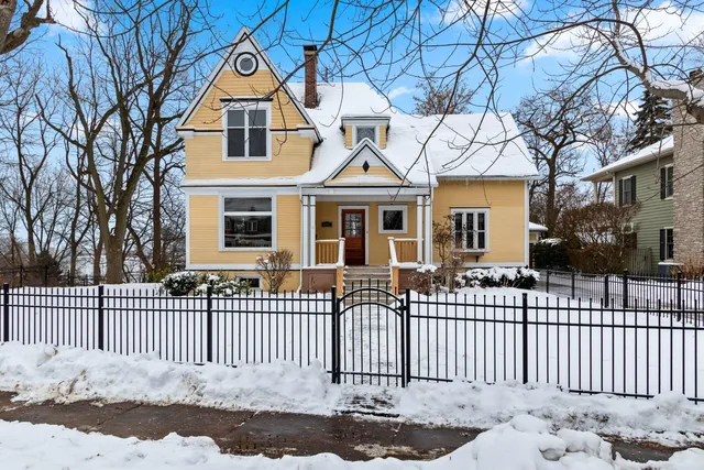 $475,000 | 1407 Michigan Avenue, Manitowoc, WI 54220