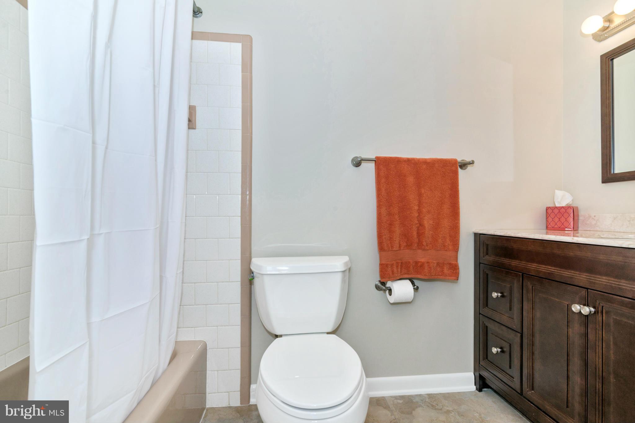 17032 Frederick Road Mount Airy, MD 21771 - Photo 22 of 29 Hal Bath