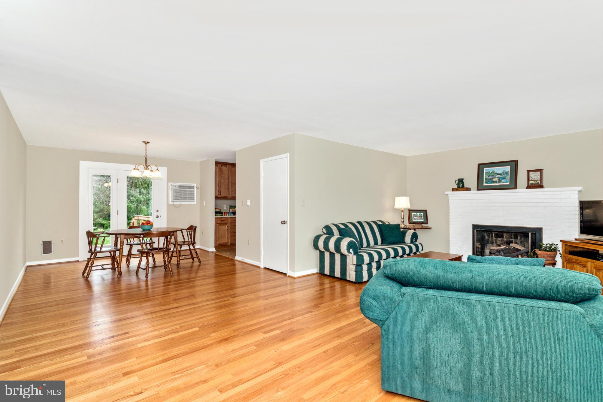 17032 Frederick Road Mount Airy, MD 21771 - Photo 7 of 29 Living Room Open to the DIning Room!
