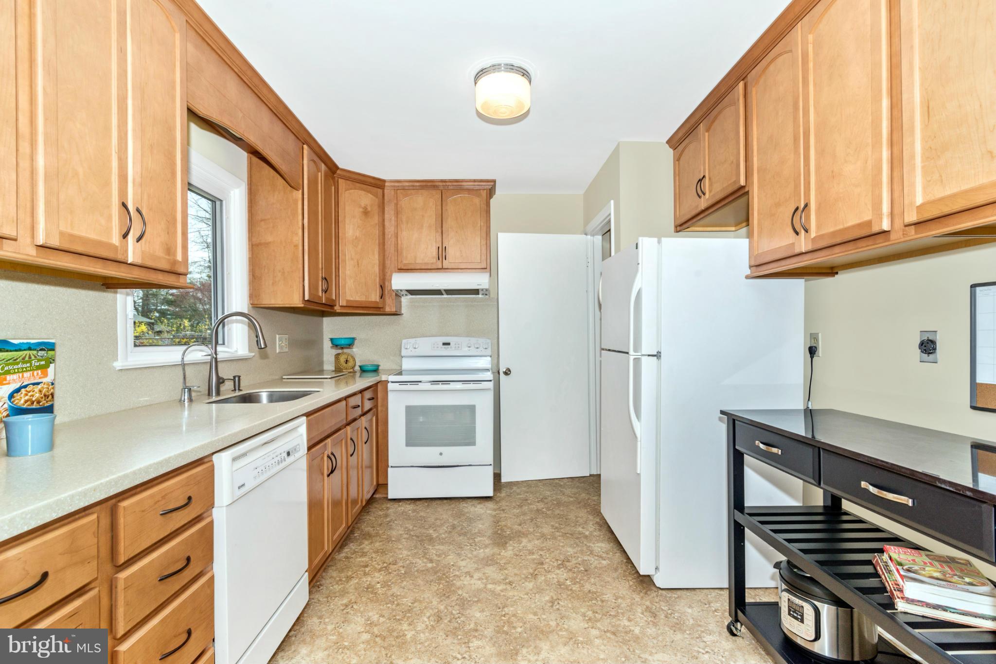 17032 Frederick Road Mount Airy, MD 21771 - Photo 10 of 29 Just the right size Kitchen!