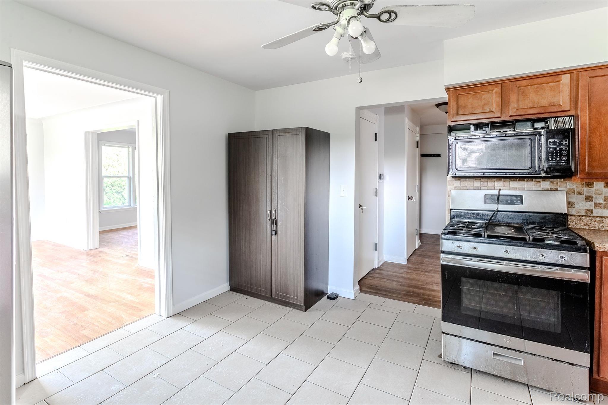 7860 Wayne Road Romulus, MI 48174 - Photo 17 of 34 Gallery Image 17