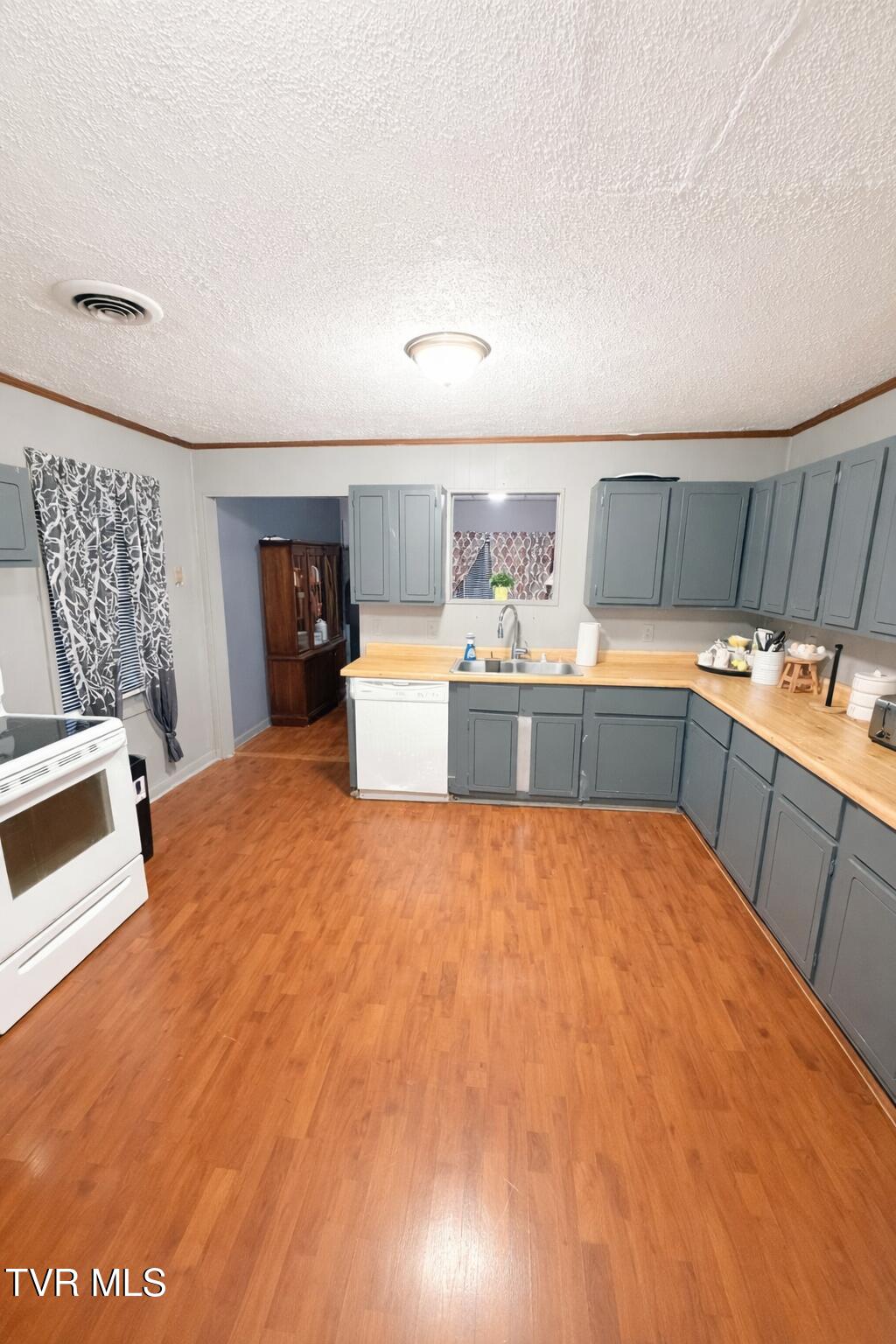 4317 Stone Mountain Road Coeburn, VA 24230 - Photo 5 of 10 47096981-EA76-4FE8-89AE-B0111EDC11D1