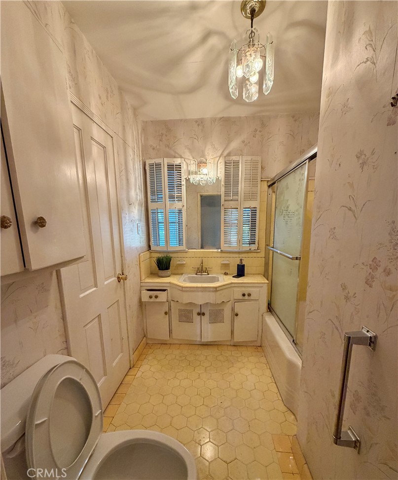 15227 Greenleaf Street Sherman Oaks, CA 91403 - Photo 14 of 43