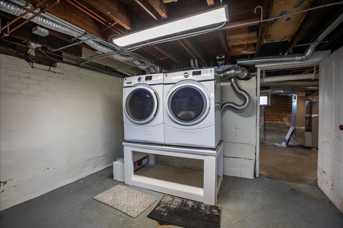 18 North Main Street Naperville, IL 60540 - Photo 28 of 32 a utility room with dryer and washer