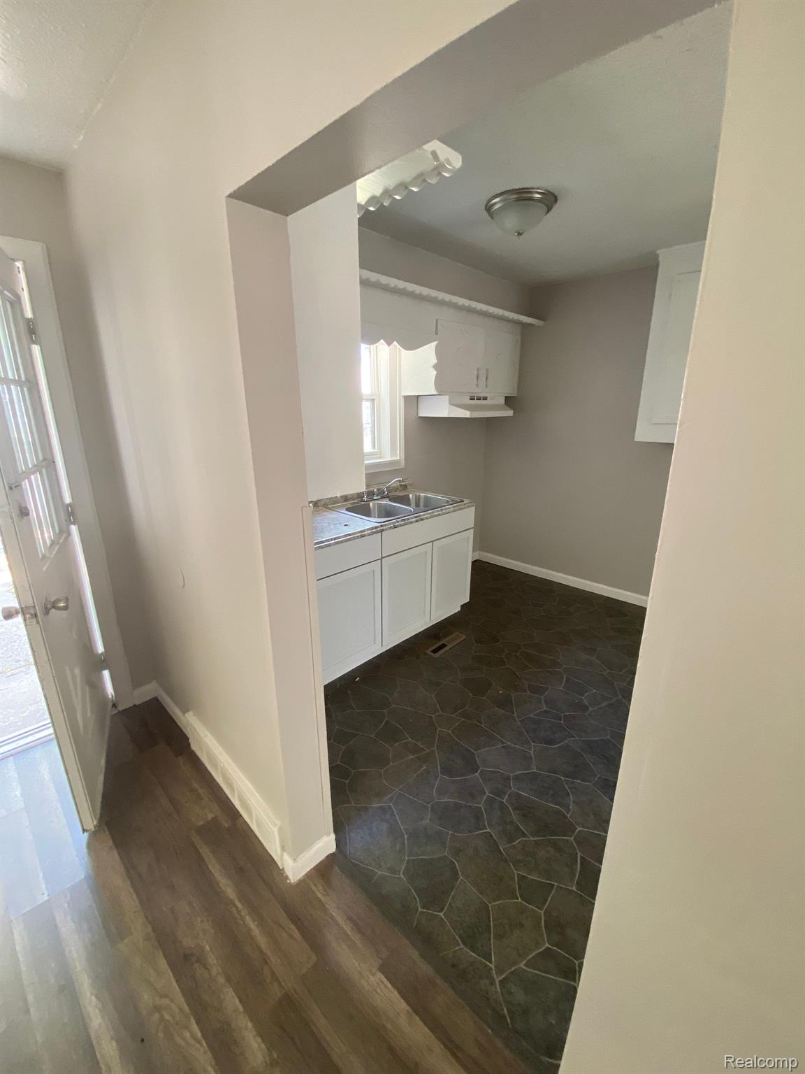 3642 Western Road Flint, MI 48506 - Photo 3 of 21 Gallery Image 3