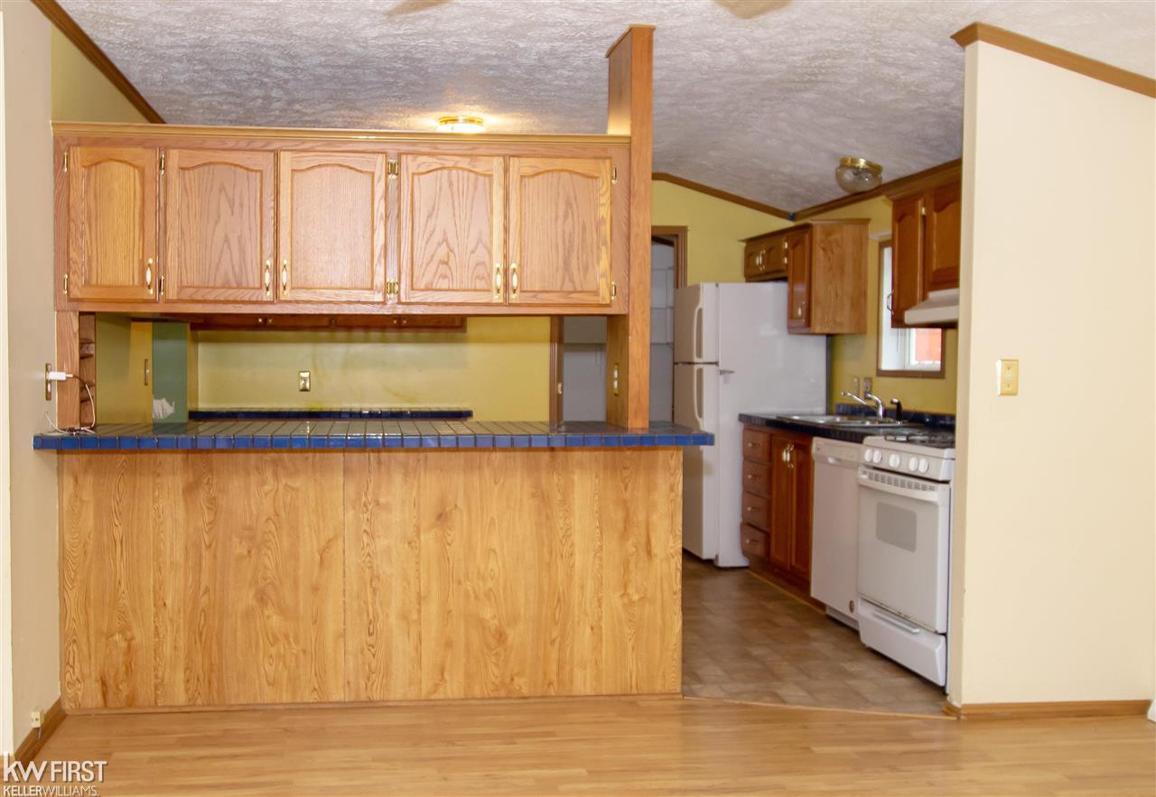 9416 East Richfield Road Davison, MI 48423 - Photo 9 of 25 50048079-8.JPG