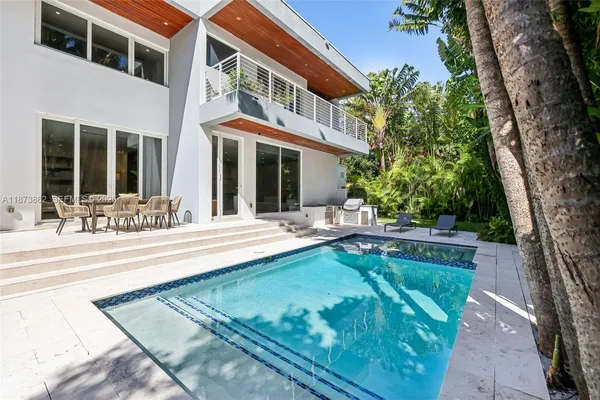 $7,750,000 | 425 Harbor Drive, Key Biscayne, FL 33149