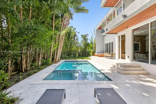 $7,750,000 | 425 Harbor Drive, Key Biscayne, FL 33149