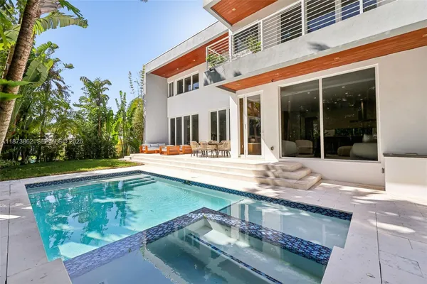 $7,750,000 | 425 Harbor Drive, Key Biscayne, FL 33149