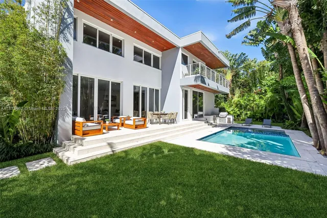 $7,750,000 | 425 Harbor Drive, Key Biscayne, FL 33149