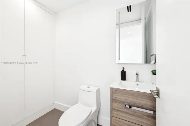 $7,750,000 | 425 Harbor Drive, Key Biscayne, FL 33149